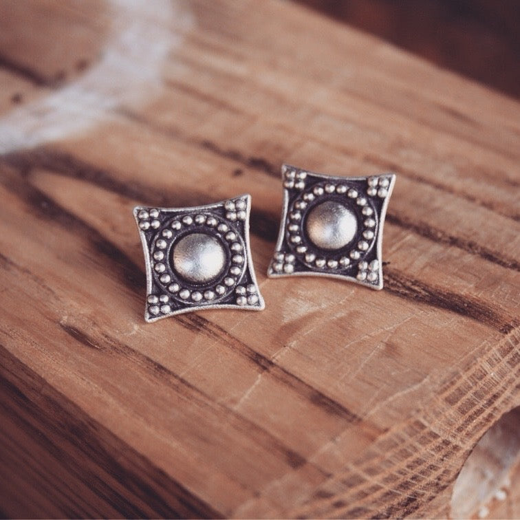 Diamond Shape Granulation Roman Style Earrings