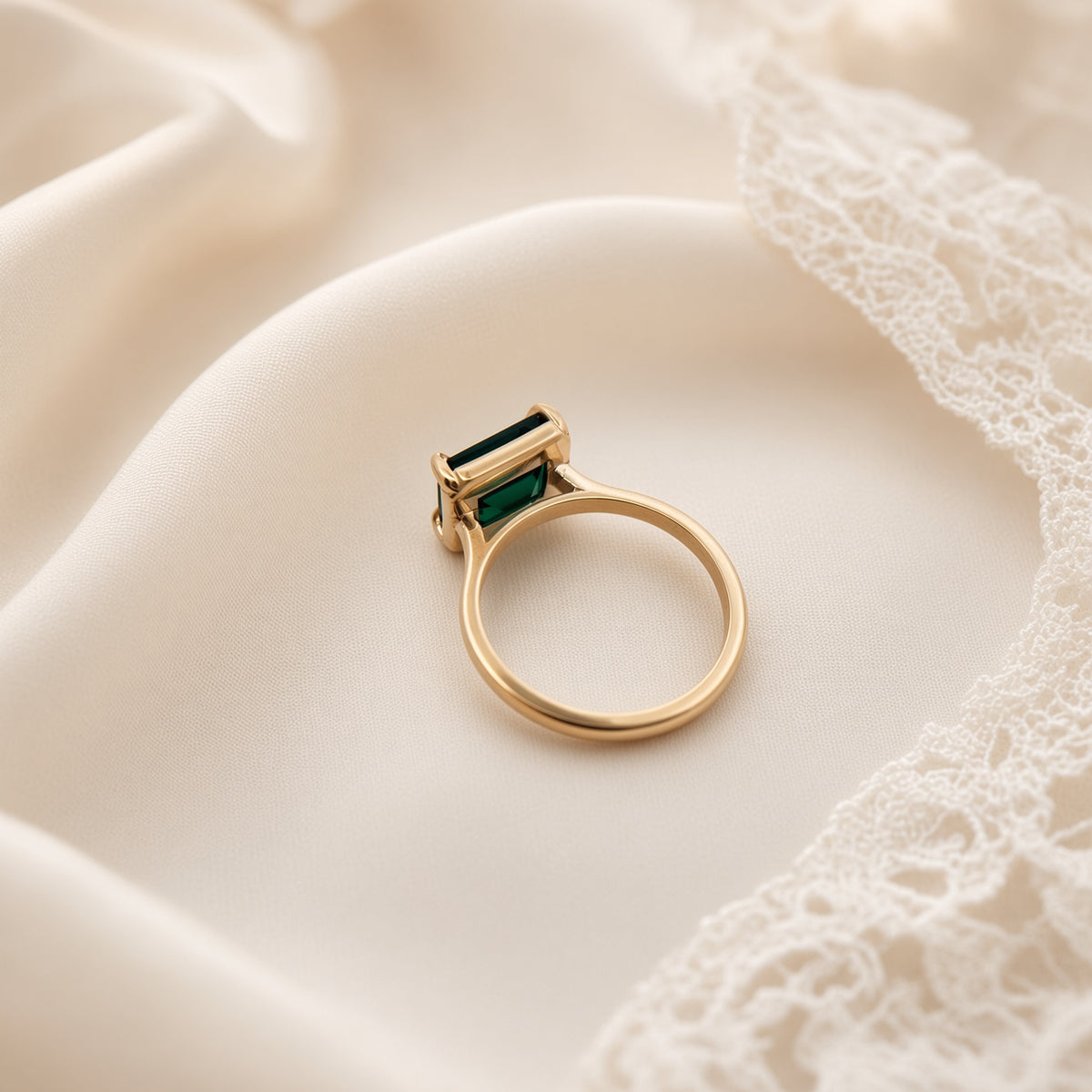 classic-horizontal-emerald-engagement-ring-toronto