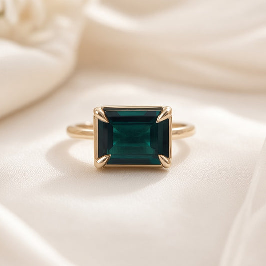 classic-horizontal-emerald-engagement-ring-toronto