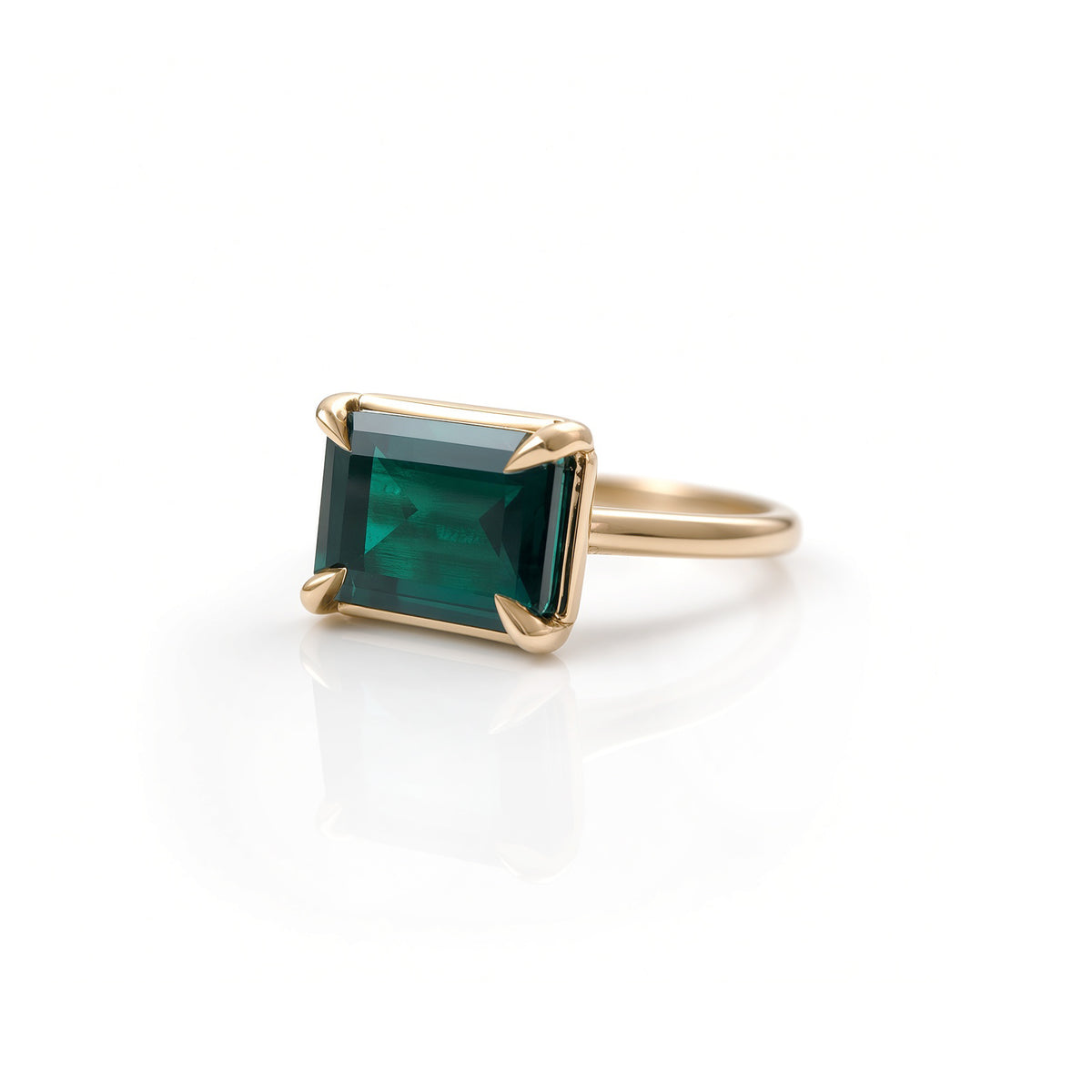 classic-horizontal-emerald-engagement-ring-toronto
